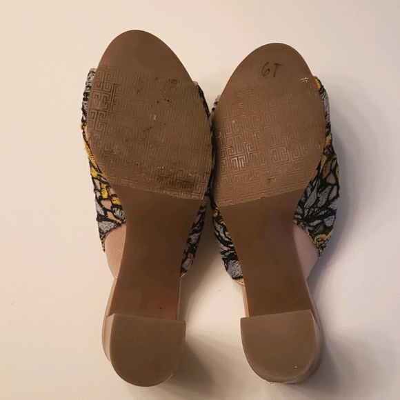 Crown Vintage Clara Embroidered Floral Mule Block Heels - Picture 5 of 6